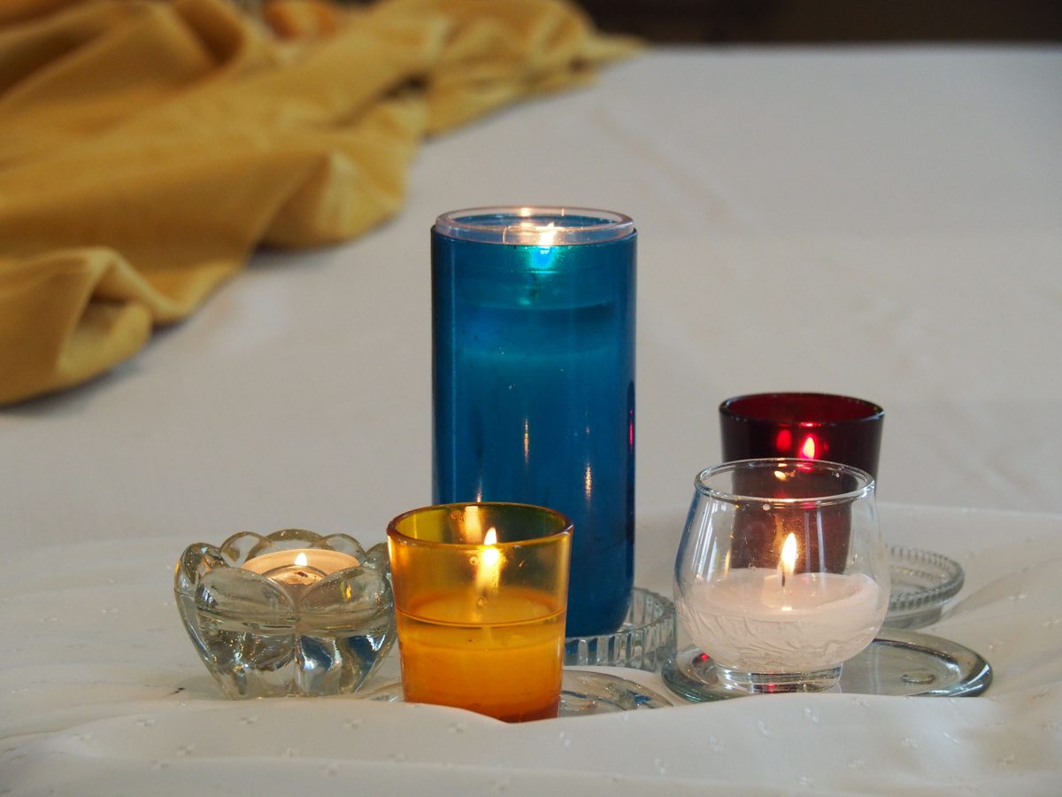 Bougies allumées ambiance cosy
